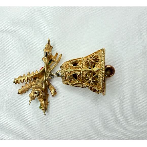 Vintage ART © Signed Christmas Bell & Holly Brooch - Picture 5 of 9